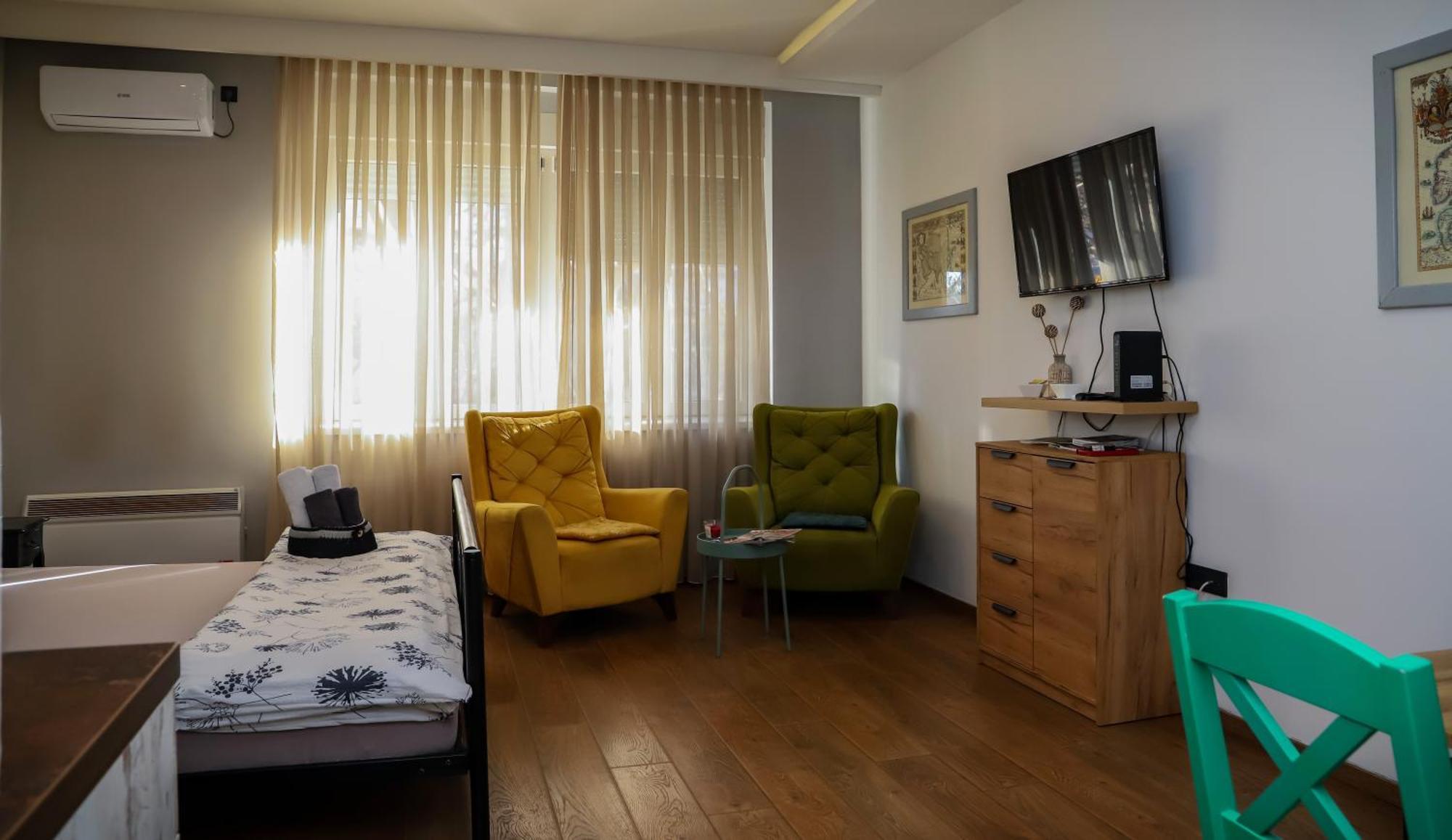Rezervisi Slobodno, U Centru Smo Appartement Novi Sad Buitenkant foto