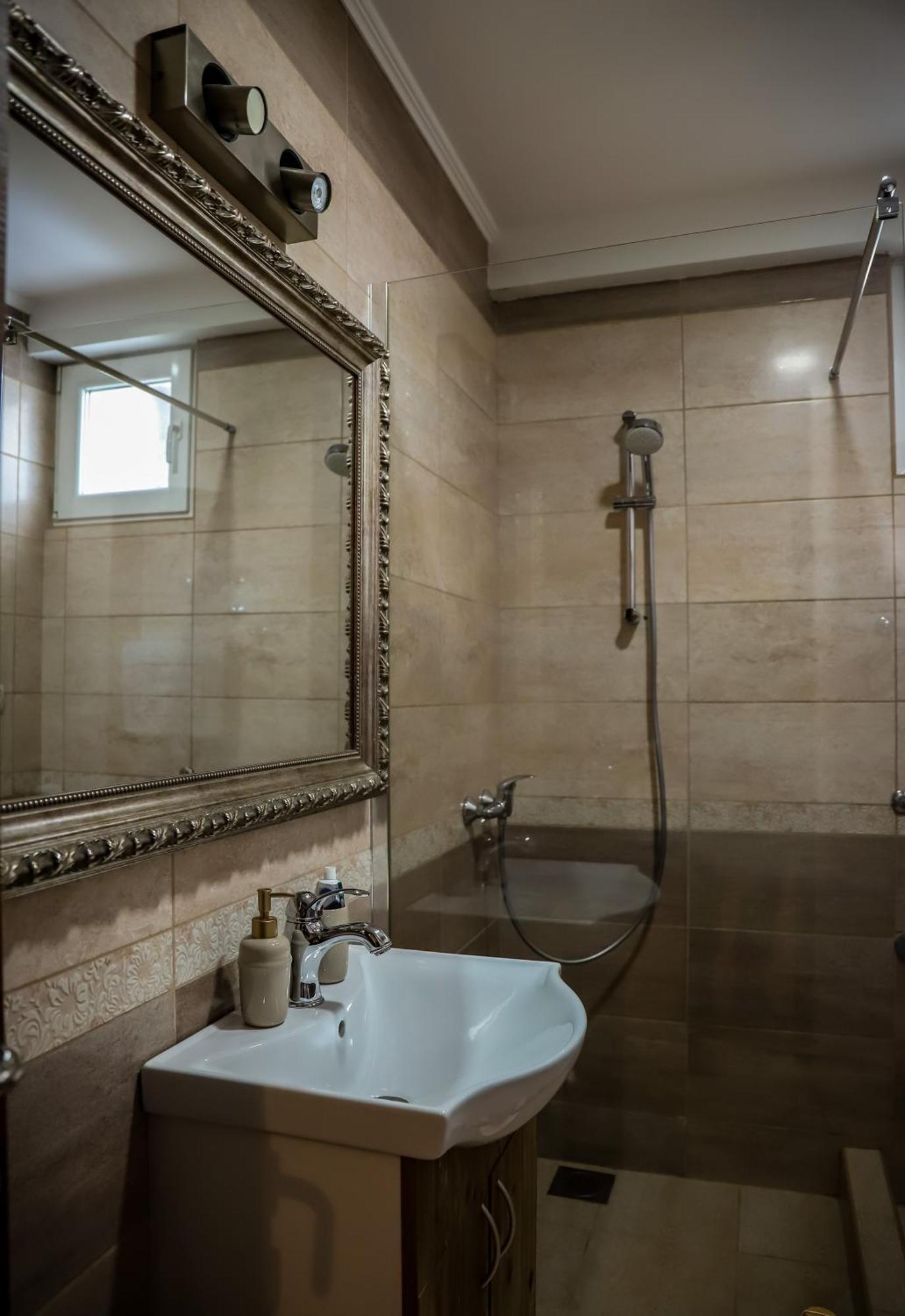 Rezervisi Slobodno, U Centru Smo Appartement Novi Sad Buitenkant foto